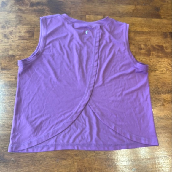 Zyia women’s purple split back muscle tank top size medium crop top - Picture 5 of 6
